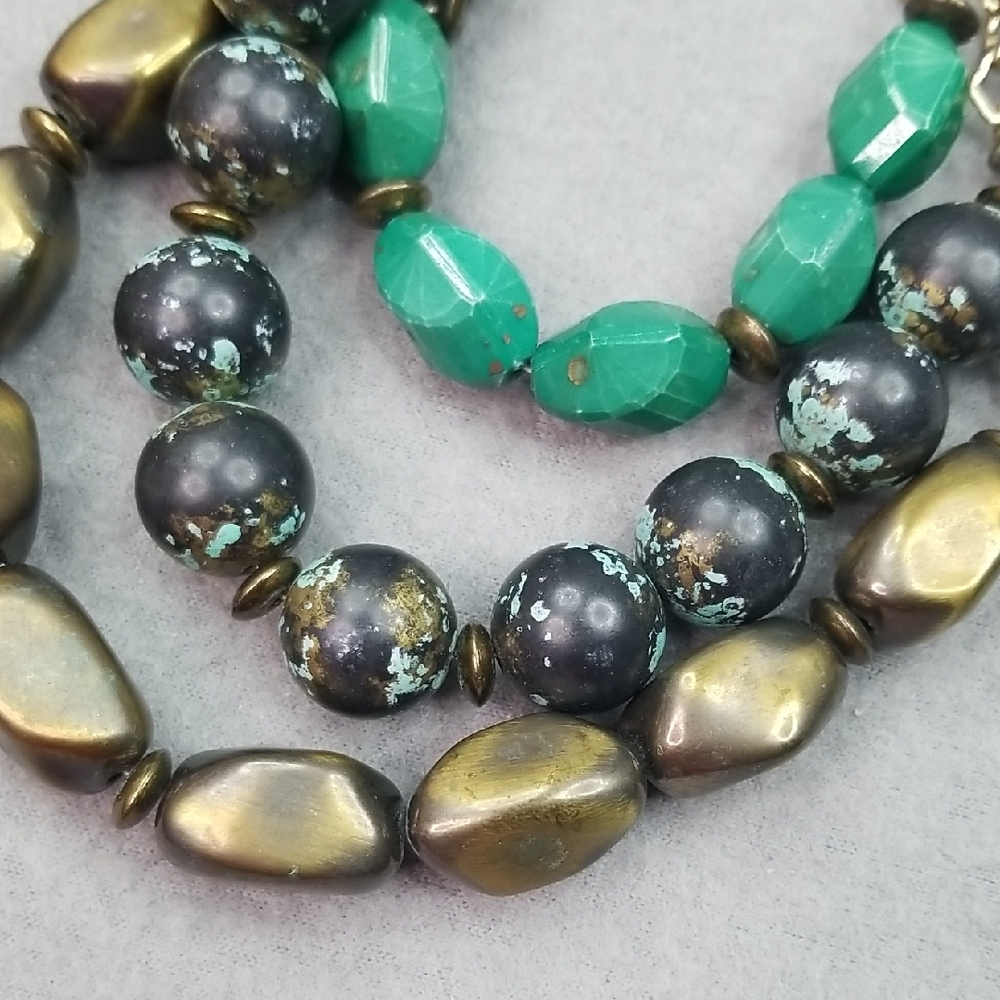 Elegant Multi-Color Statement Necklace - Picture 6 of 12